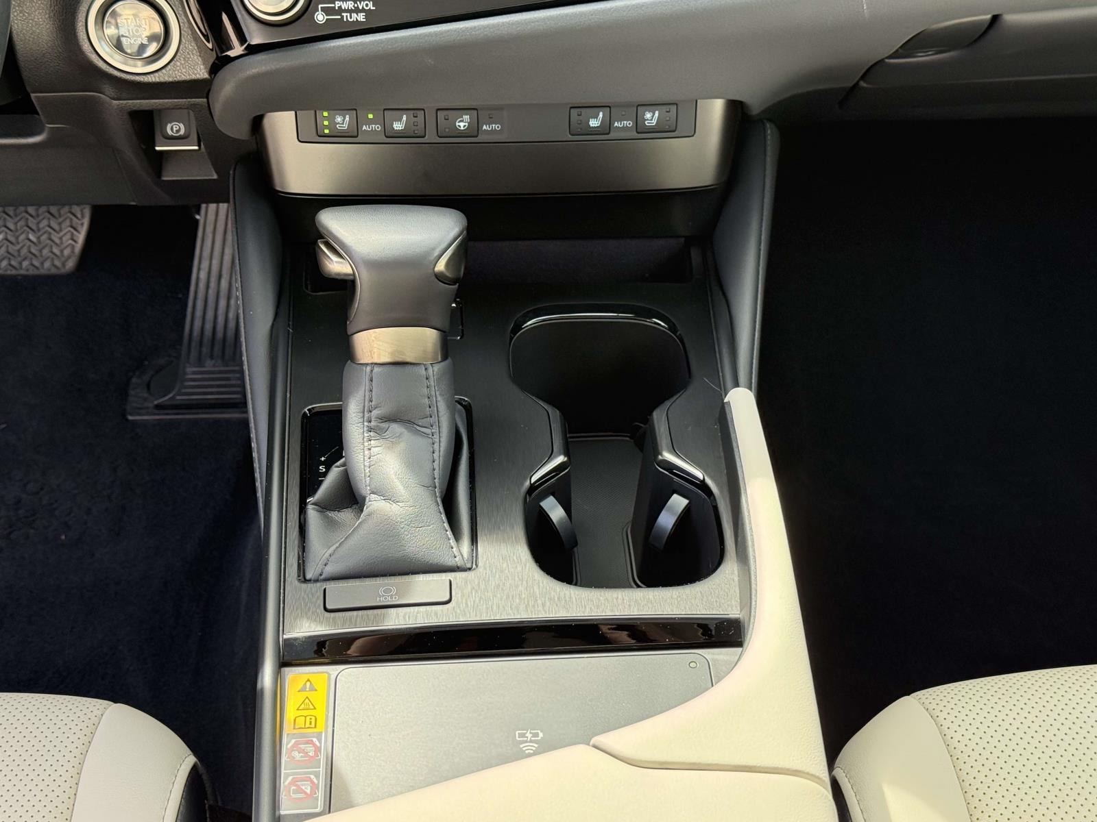 Used 2025 Lexus ES 350 Sedan