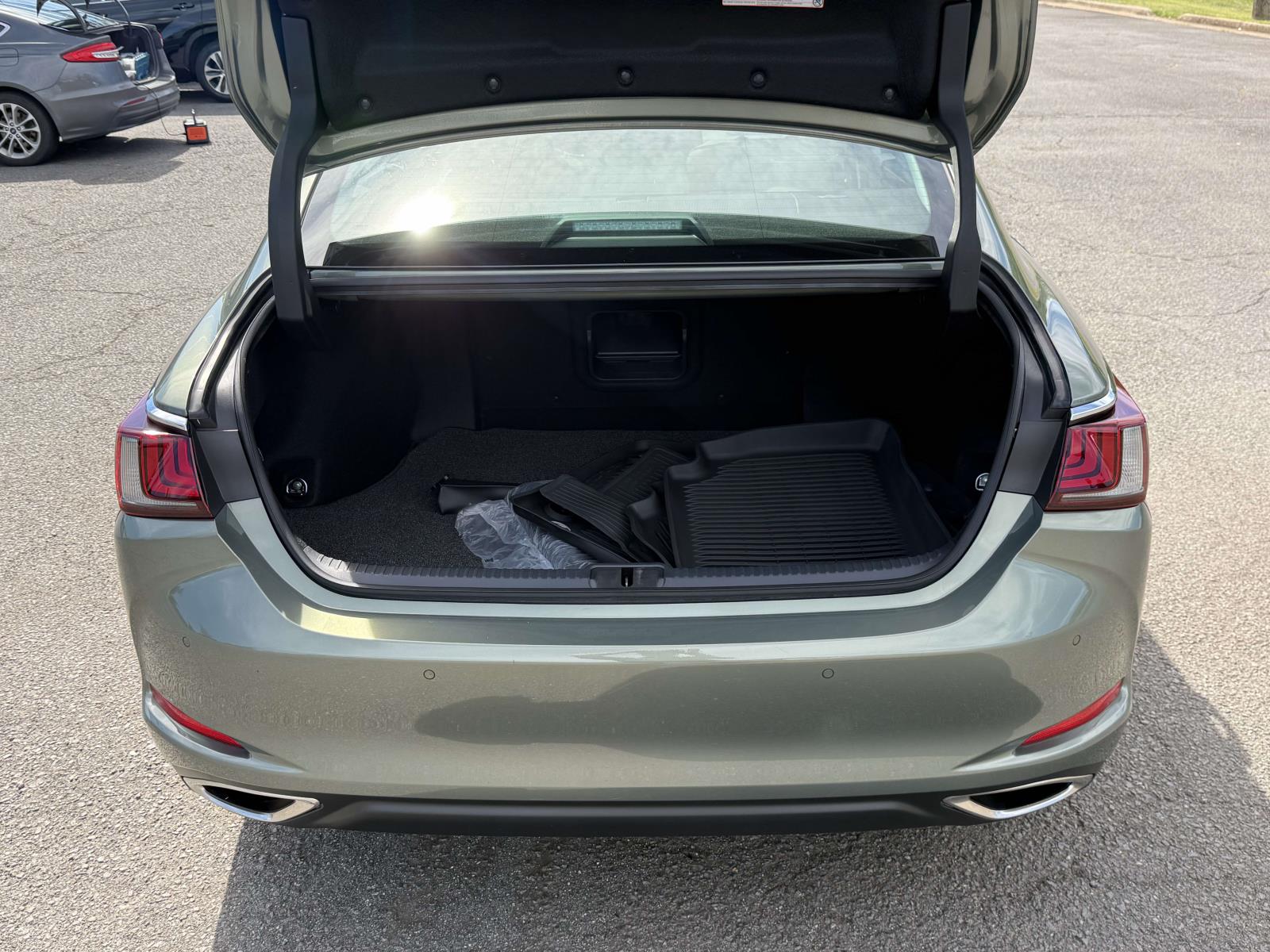 Used 2025 Lexus ES 350 Sedan