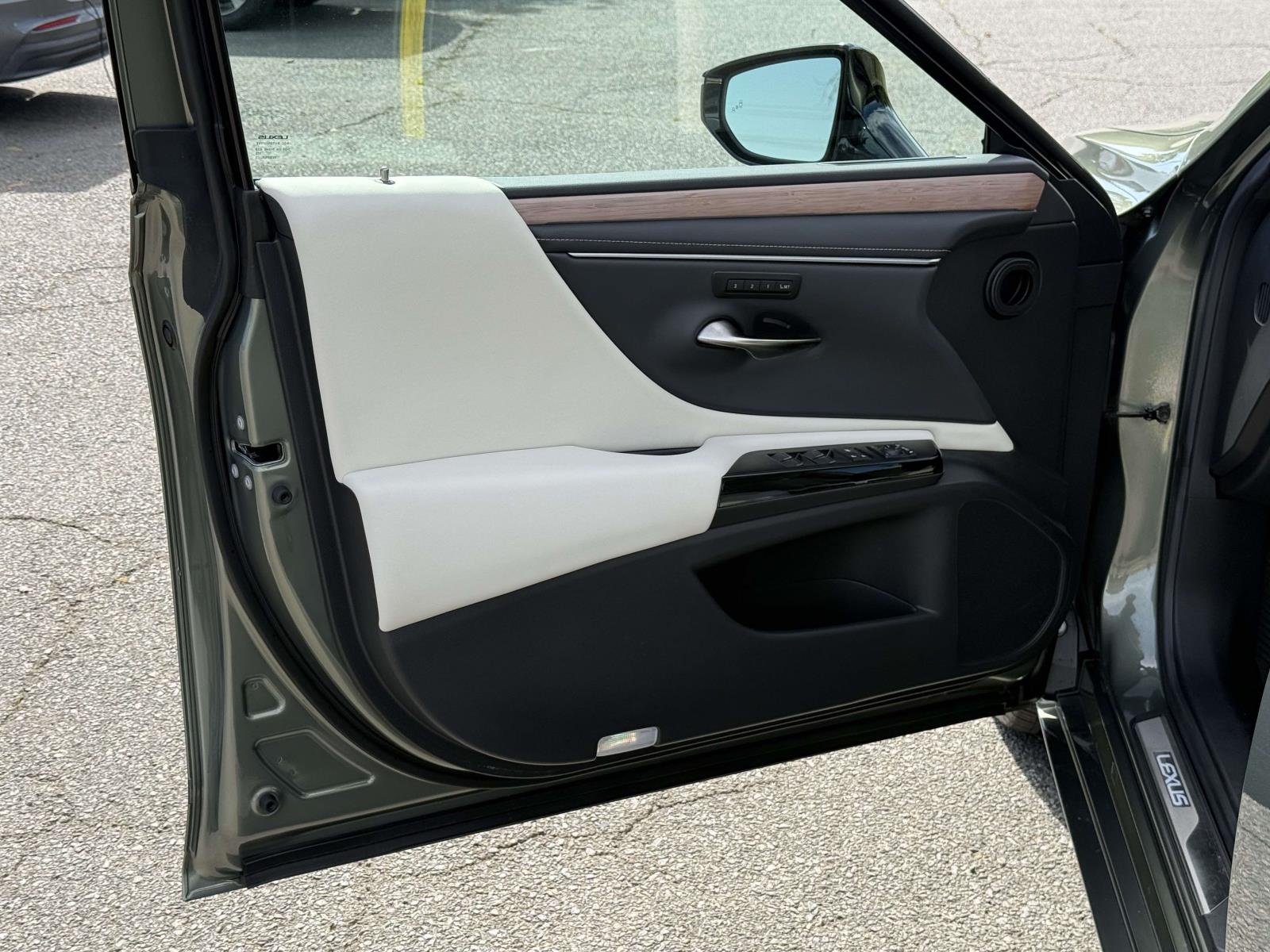 Used 2025 Lexus ES 350 Sedan
