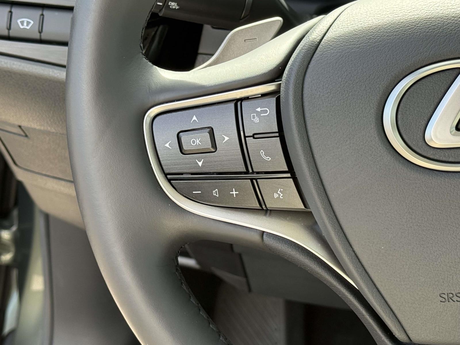 Used 2025 Lexus ES 350 Sedan