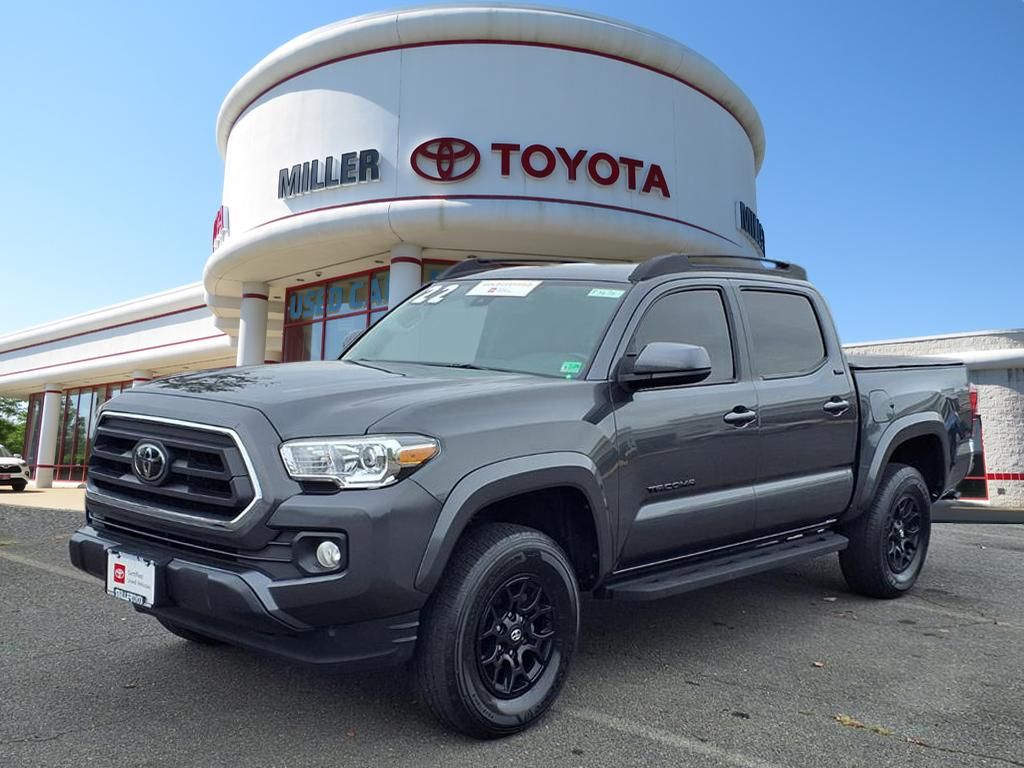 2022 Toyota Tacoma SR5's photo