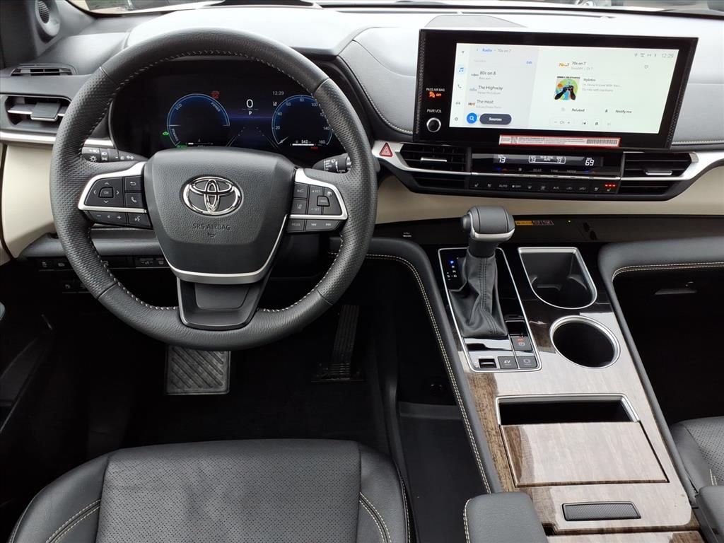 Used 2025 Toyota Sienna Van