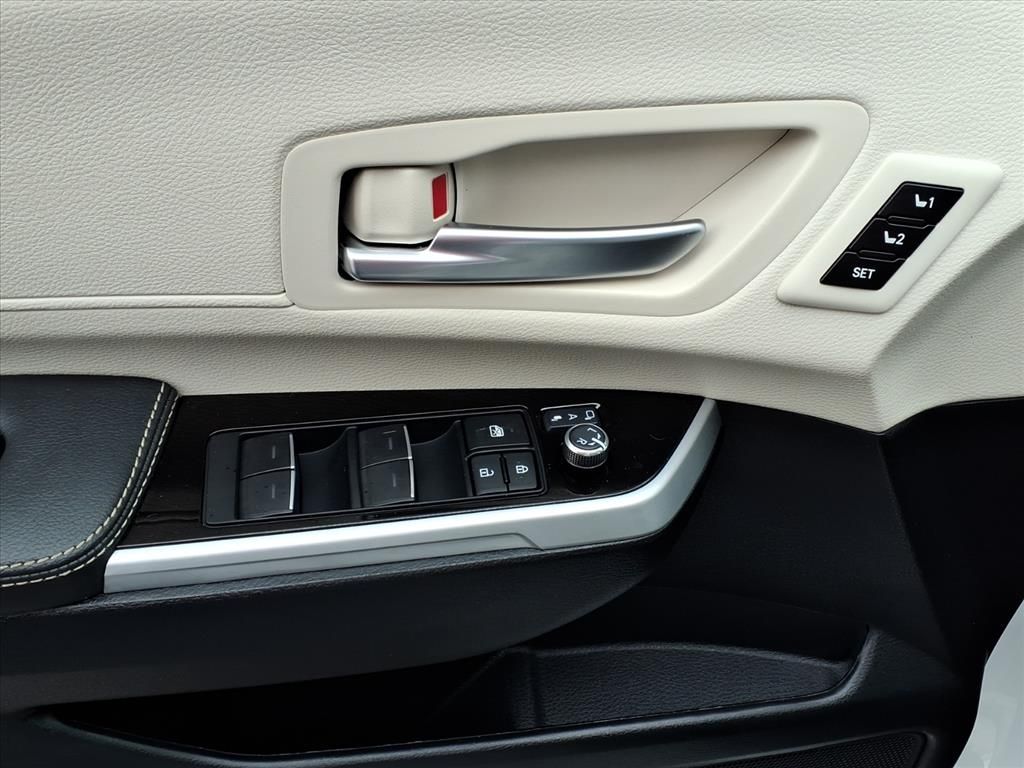 Used 2025 Toyota Sienna Van