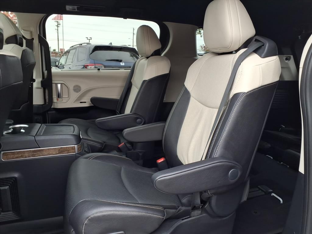 Used 2025 Toyota Sienna Van