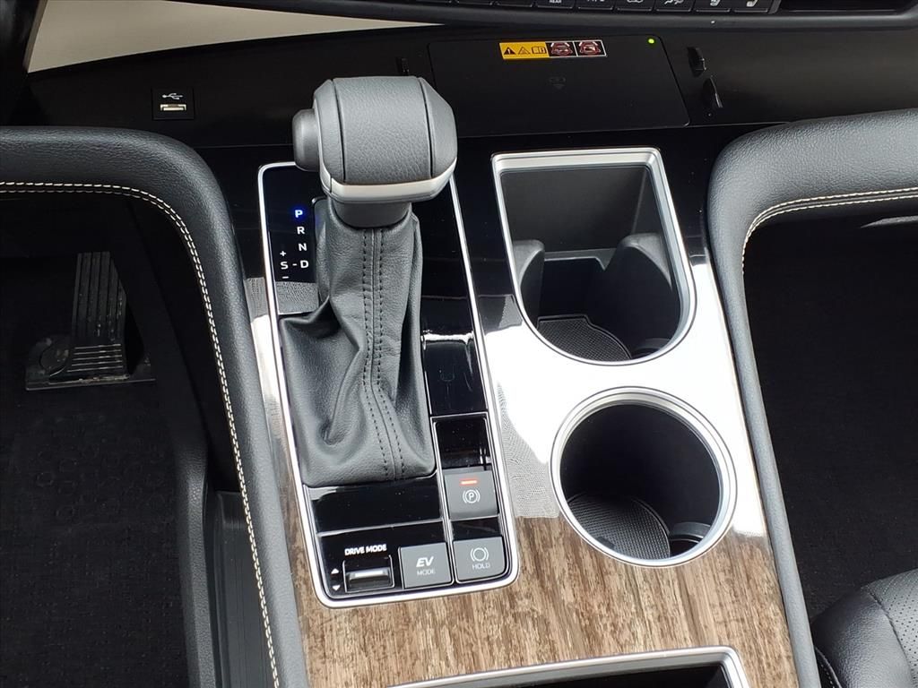 Used 2025 Toyota Sienna Van