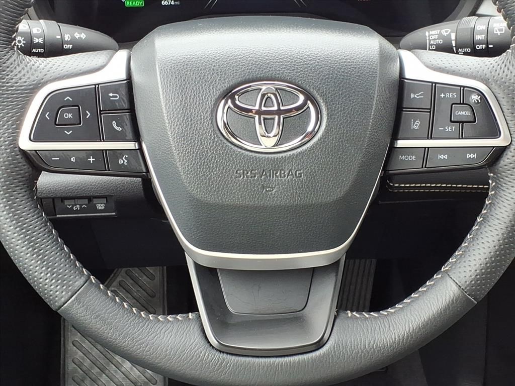 Used 2025 Toyota Sienna Van