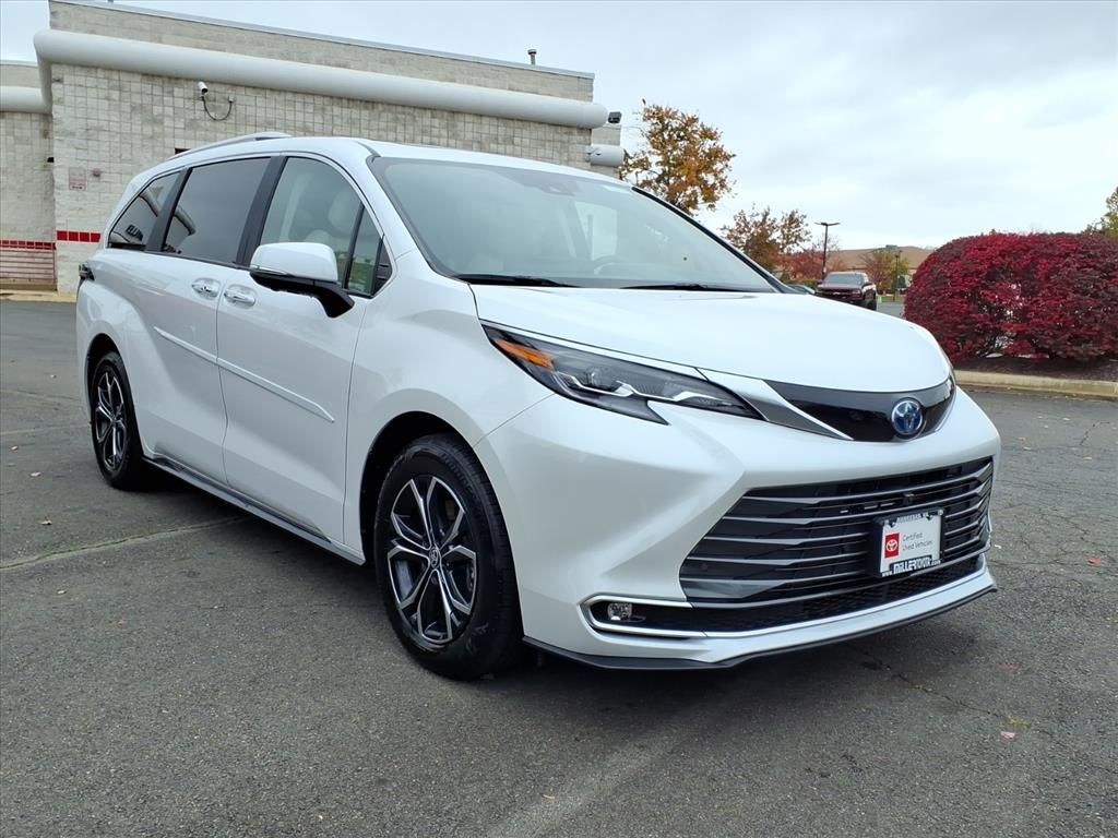 Used 2025 Toyota Sienna Van