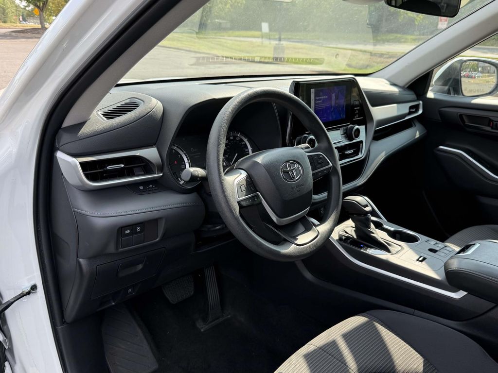 Used 2023 Toyota Highlander SUV