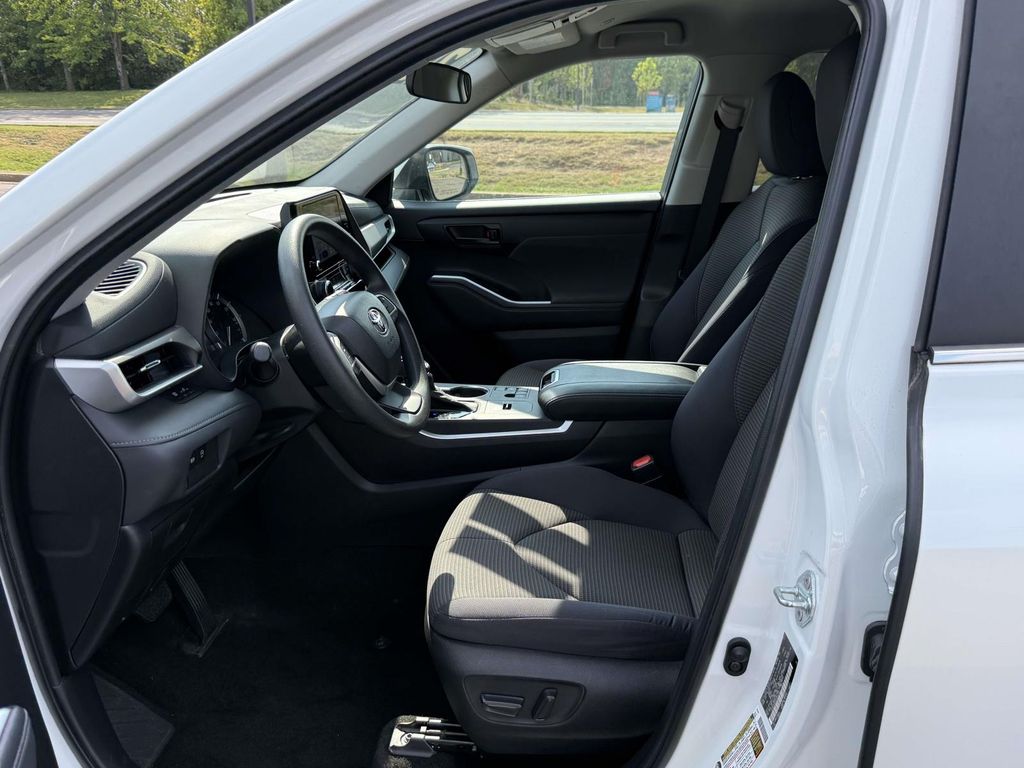 Used 2023 Toyota Highlander SUV