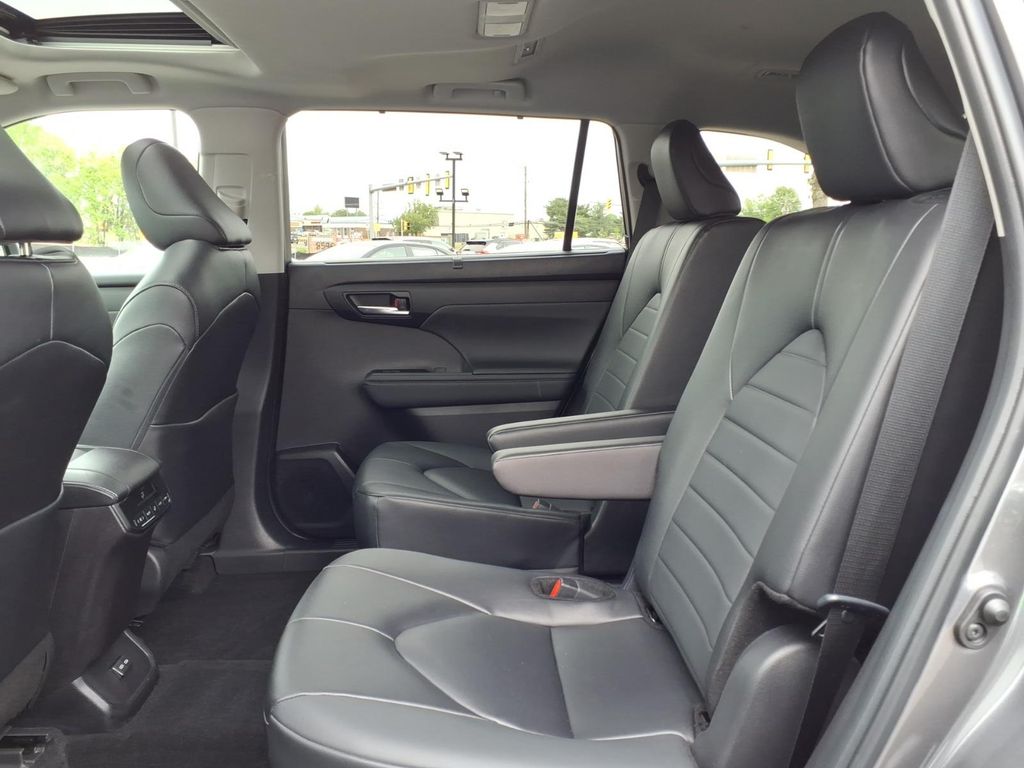 2024 Toyota Highlander XLE - Photo 6