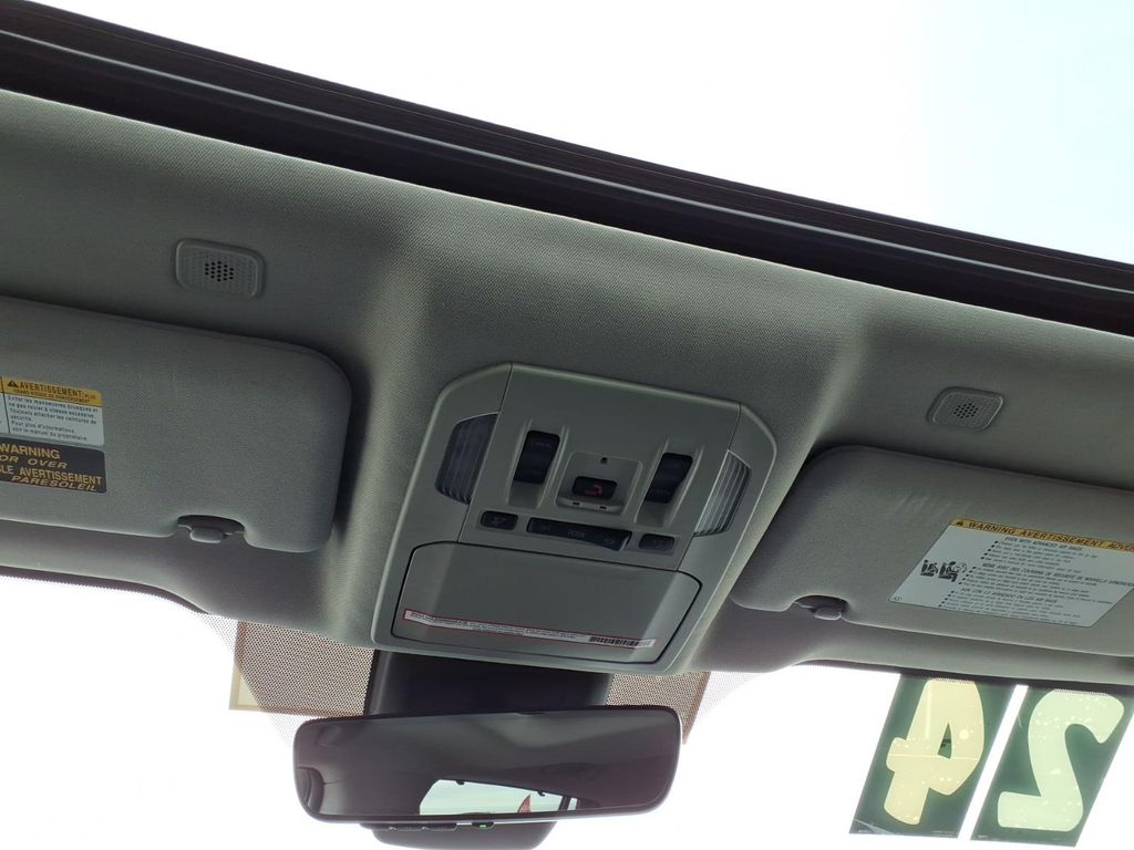 2024 Toyota Highlander XLE - Photo 12
