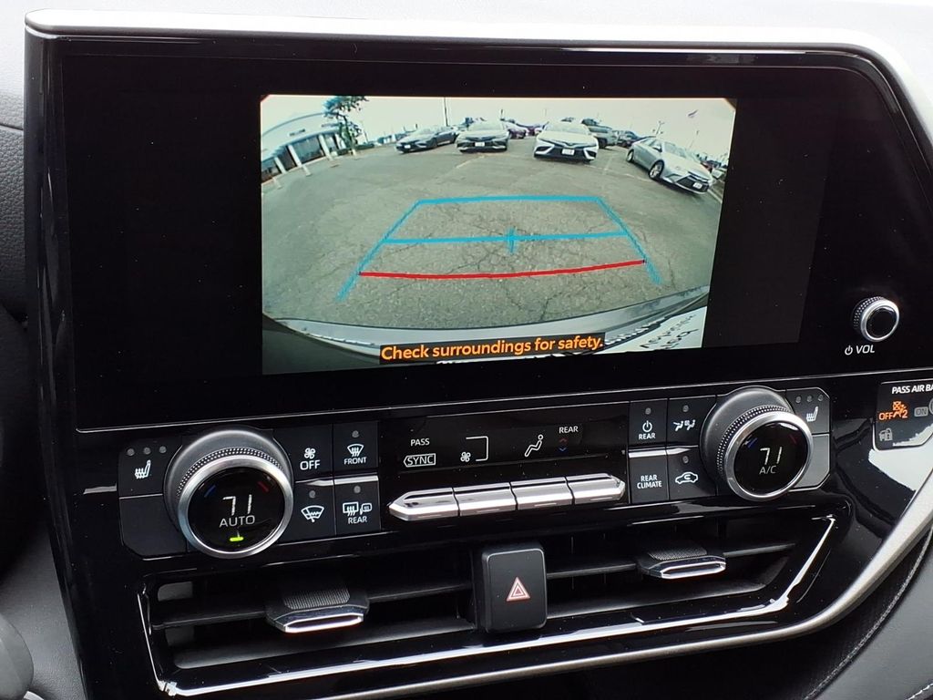 2024 Toyota Highlander XLE - Photo 14