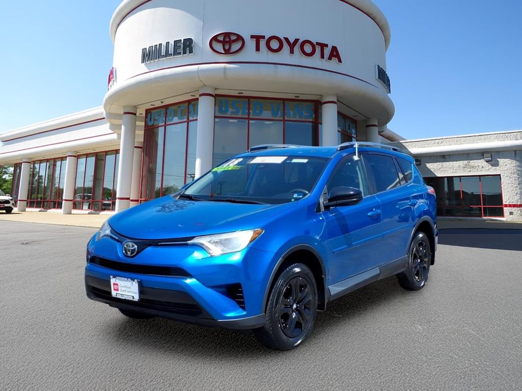 2018 Toyota RAV4 LE AWD's photo