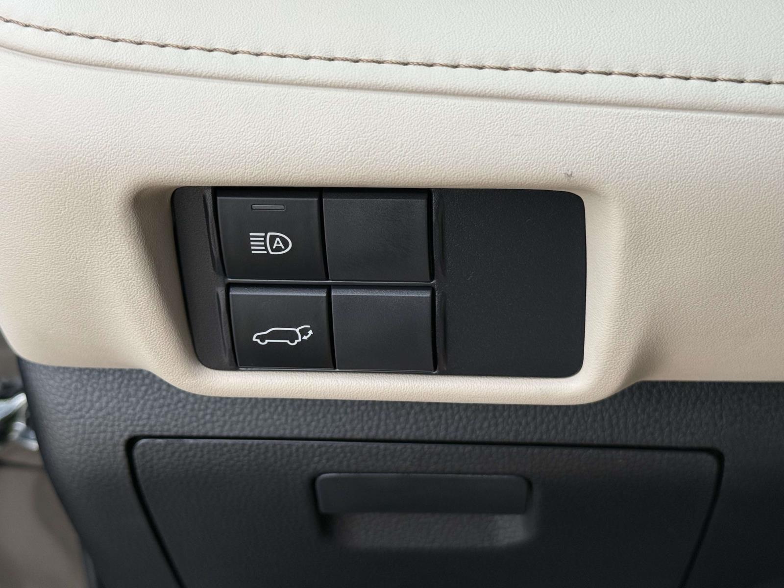 Used 2023 Toyota Highlander Hybrid SUV