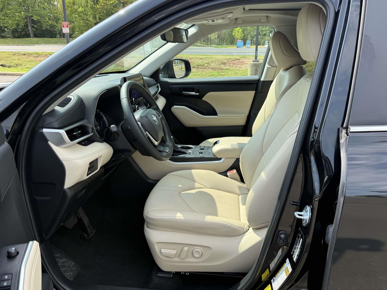 Used 2023 Toyota Highlander Hybrid SUV