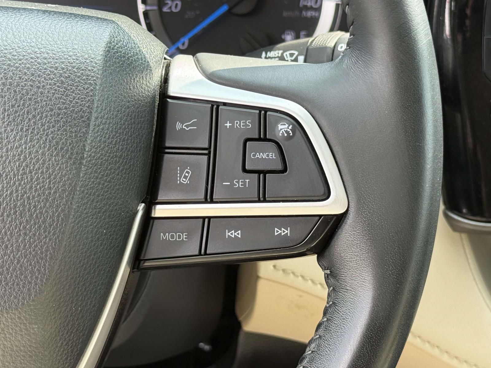 Used 2023 Toyota Highlander Hybrid SUV