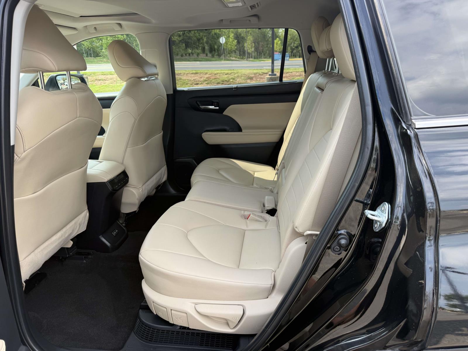 Used 2023 Toyota Highlander Hybrid SUV
