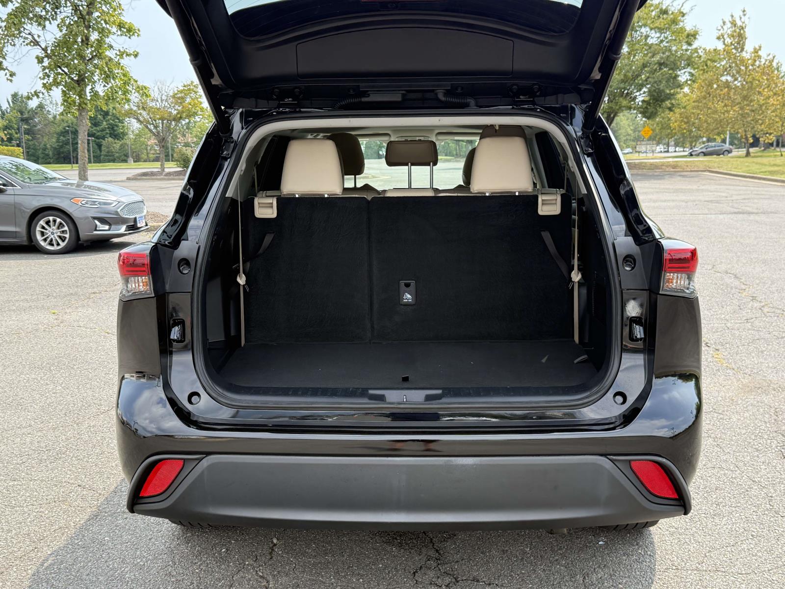 Used 2023 Toyota Highlander Hybrid SUV