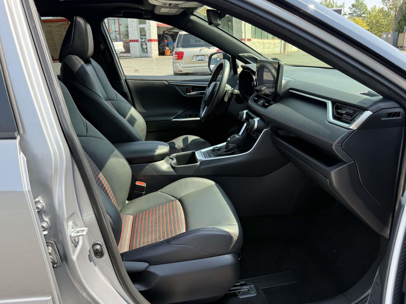2023 Toyota RAV4 XSE - Photo 16