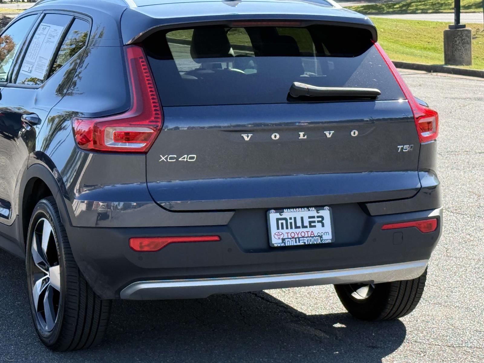 Used 2022 Volvo XC40 T5 SUV