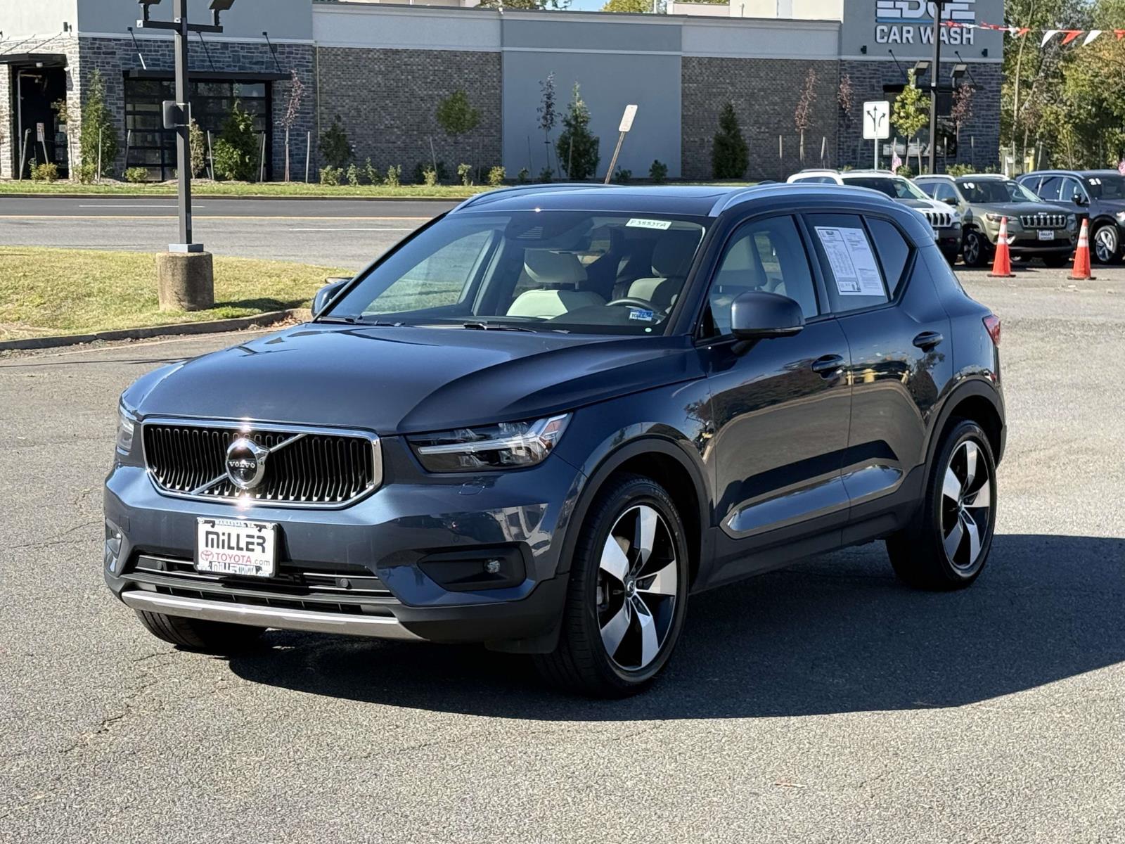 2022 Volvo XC40 Momentum