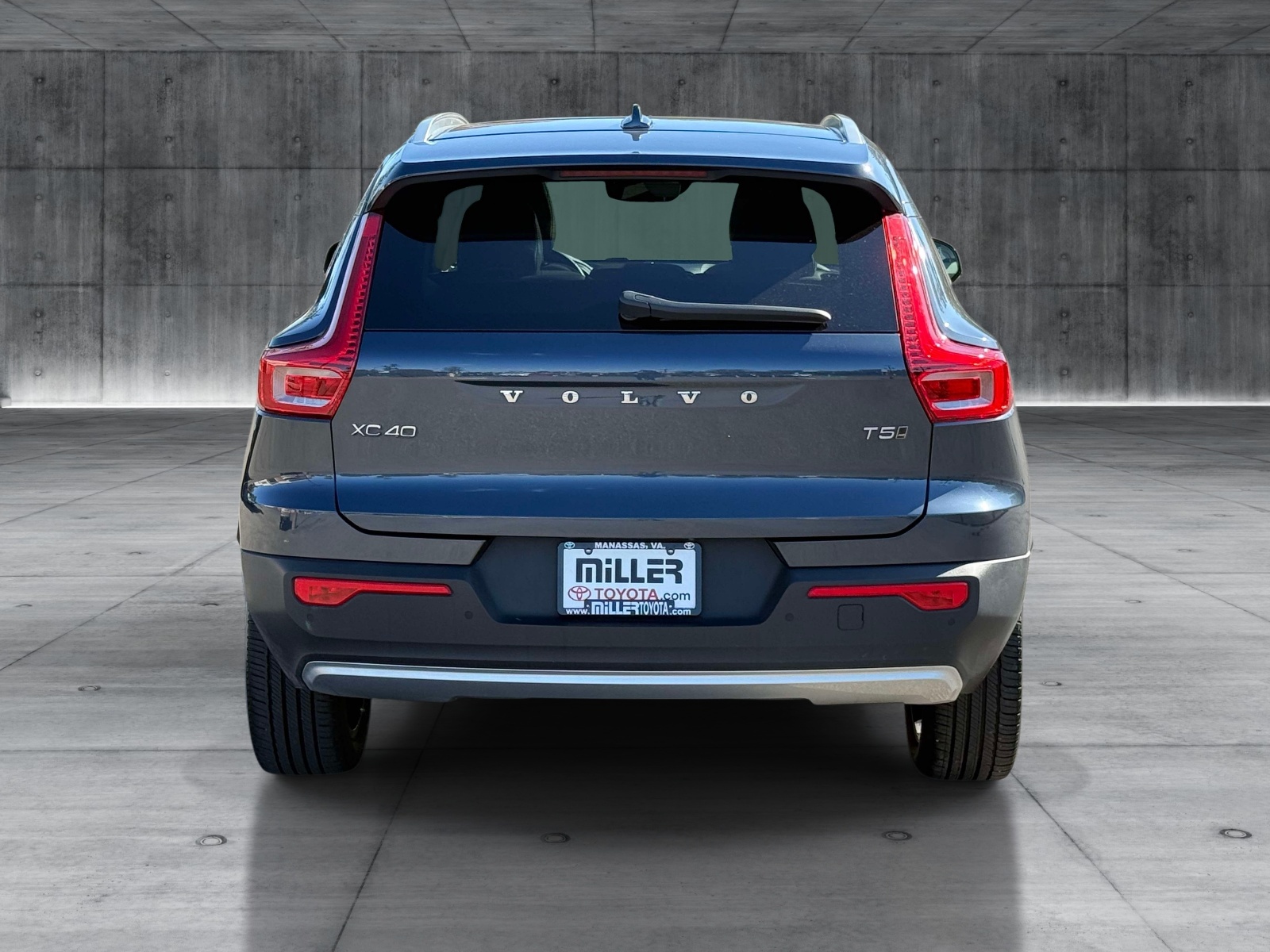 Used 2022 Volvo XC40 T5 SUV