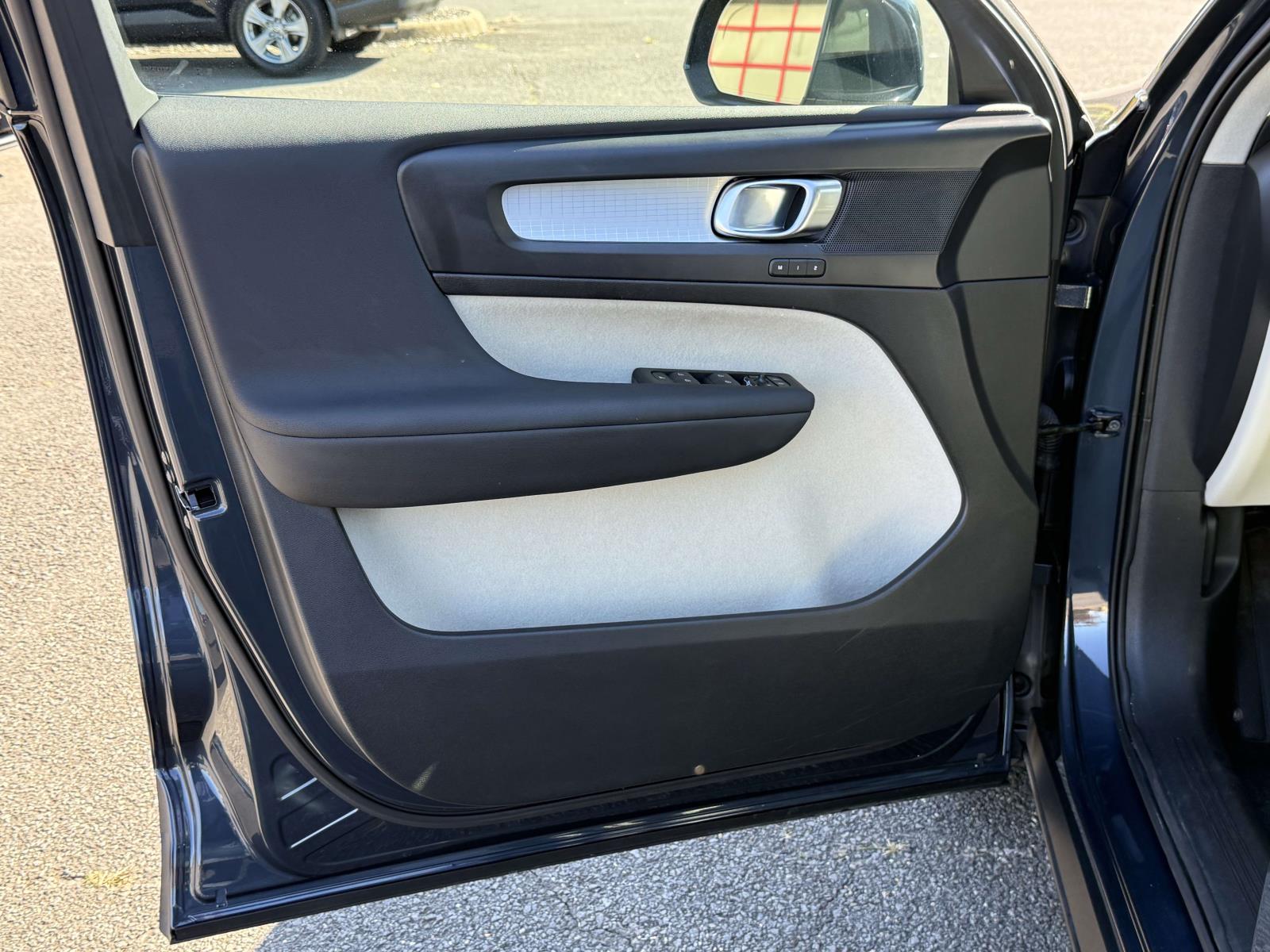 Used 2022 Volvo XC40 T5 SUV