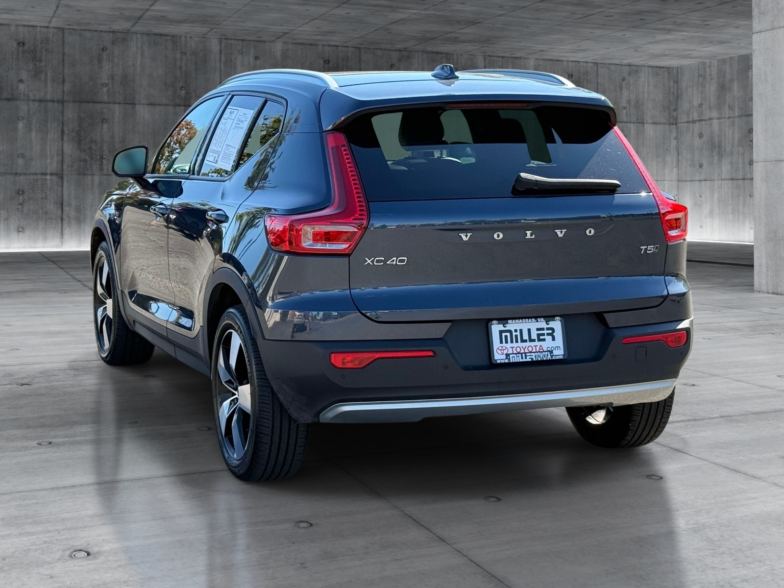 Used 2022 Volvo XC40 T5 SUV
