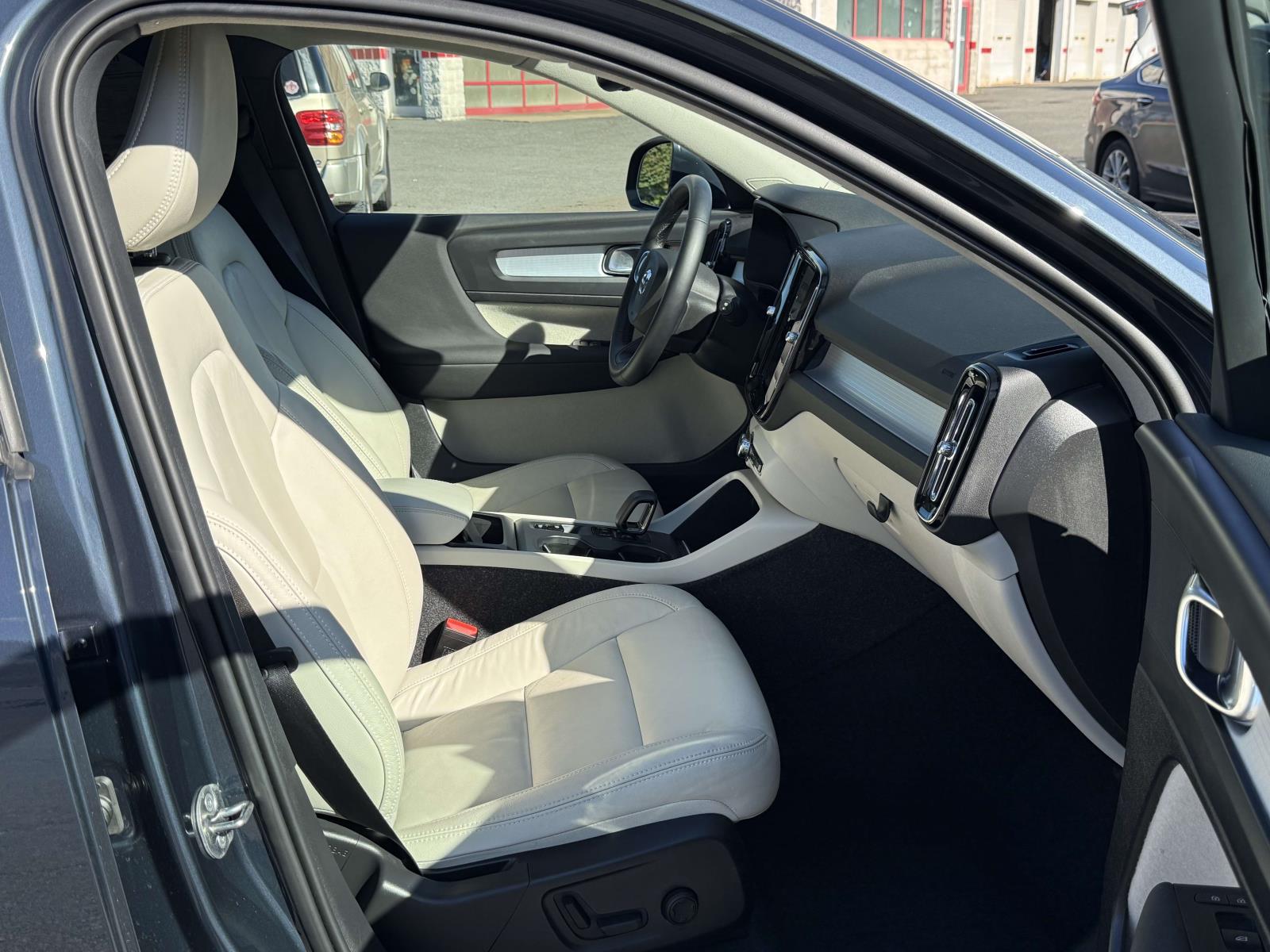 Used 2022 Volvo XC40 T5 SUV