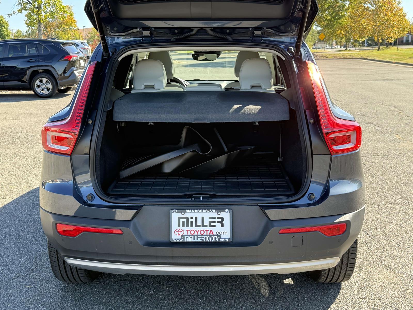 Used 2022 Volvo XC40 T5 SUV