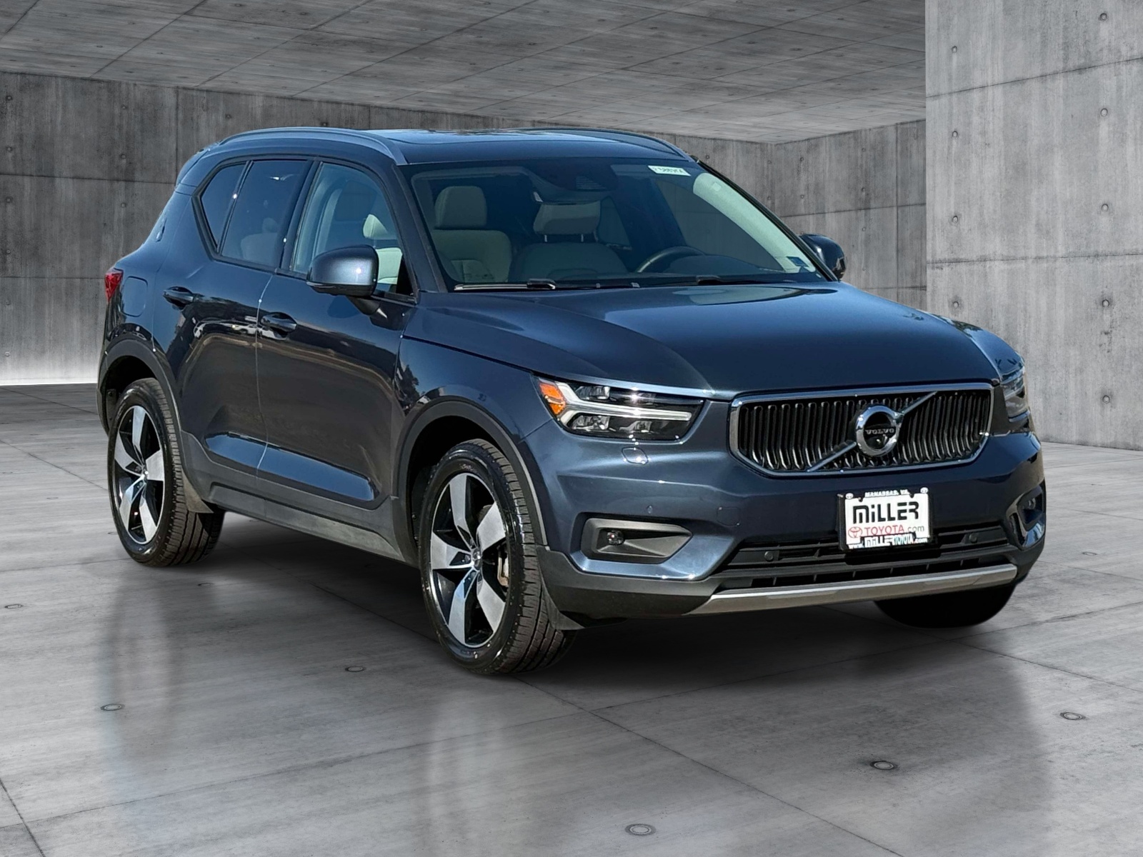 Used 2022 Volvo XC40 T5 SUV
