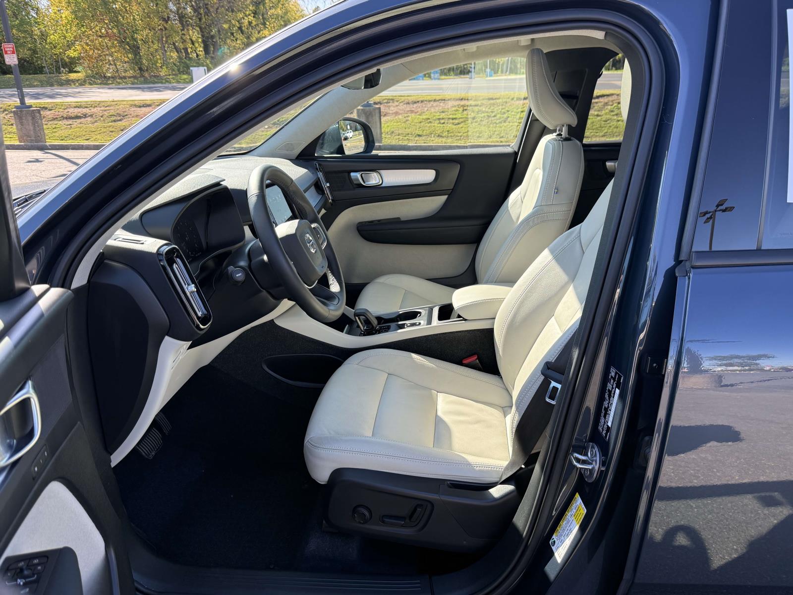 Used 2022 Volvo XC40 T5 SUV