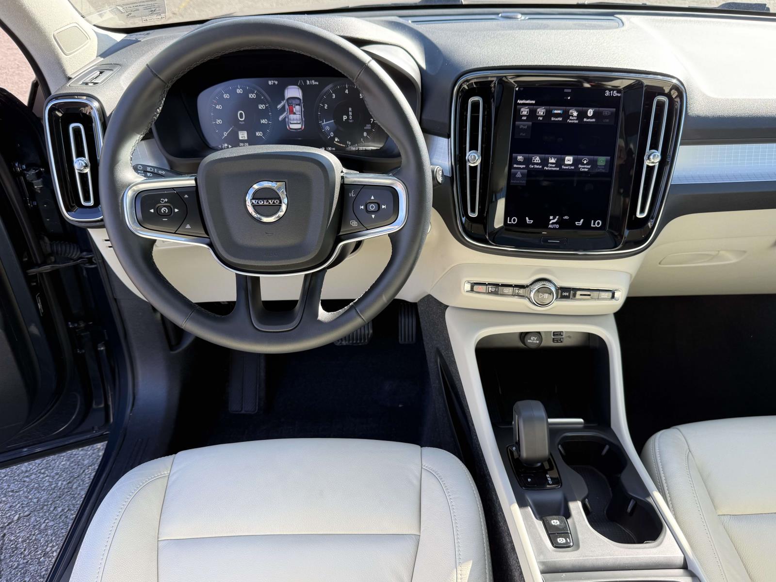 Used 2022 Volvo XC40 T5 SUV