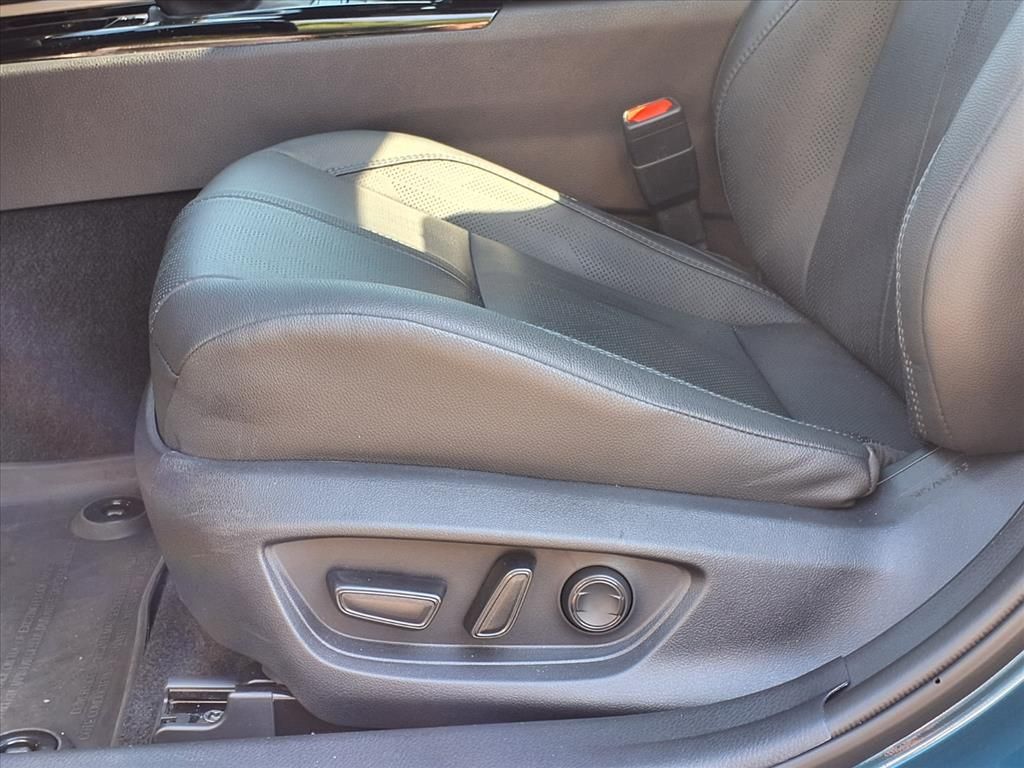 2025 Toyota Camry Hybrid XSE photo 3