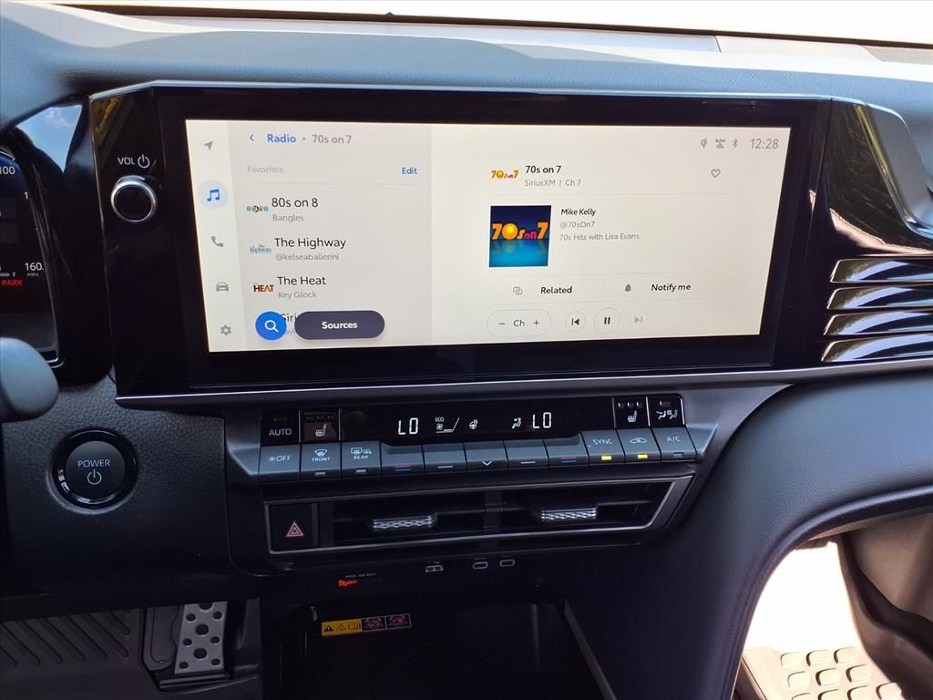 2025 Toyota Camry Hybrid XSE photo 11
