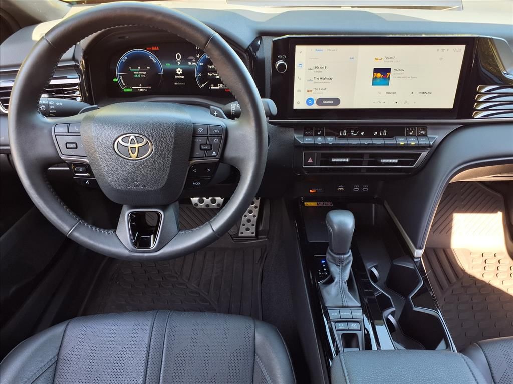 2025 Toyota Camry Hybrid XSE photo 10