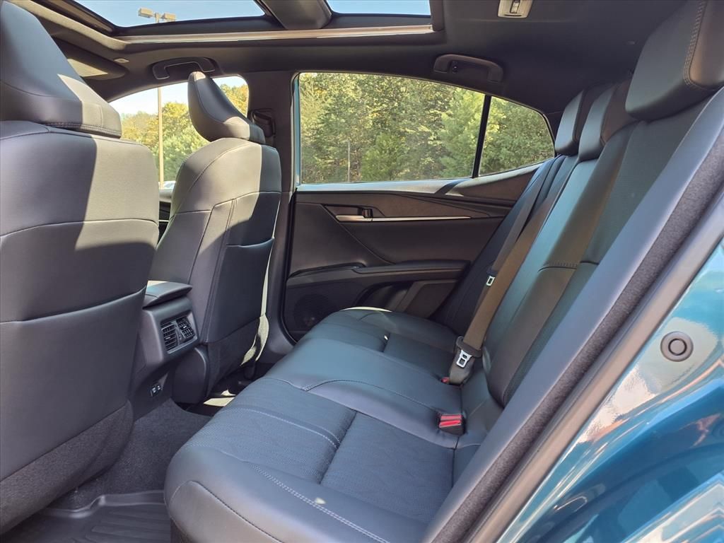 2025 Toyota Camry Hybrid XSE photo 5