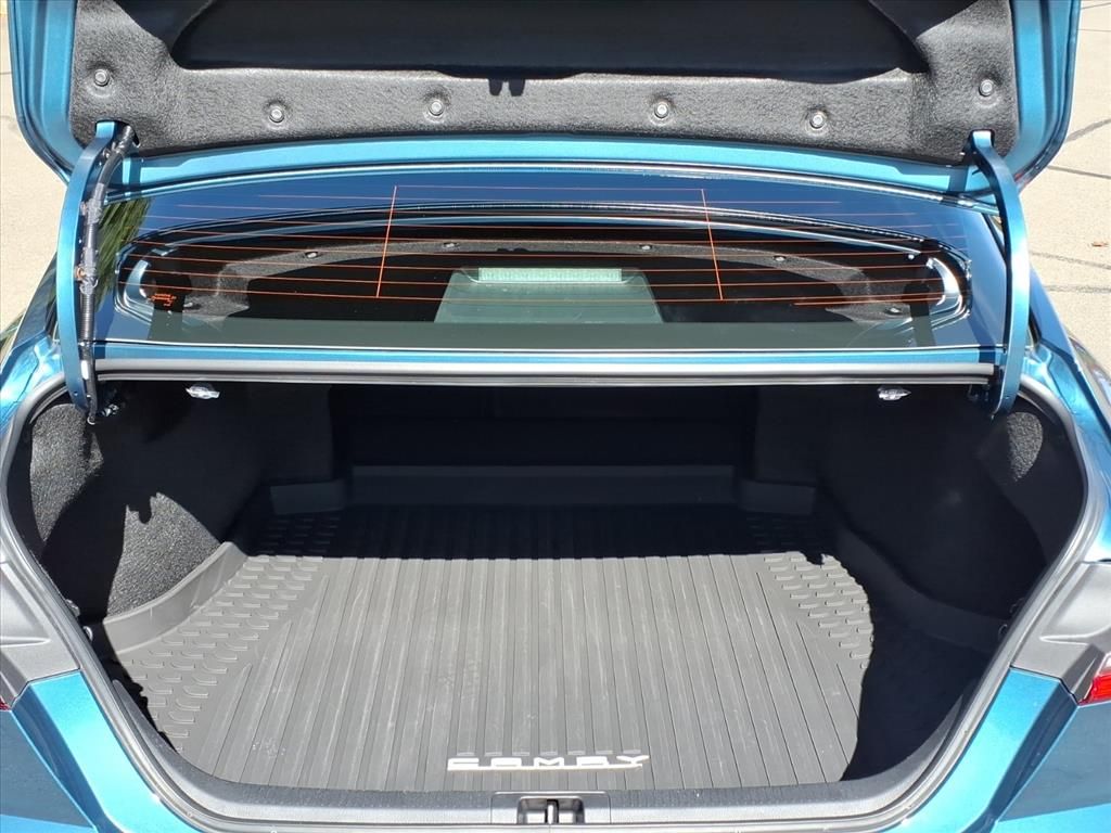 2025 Toyota Camry Hybrid XSE photo 7