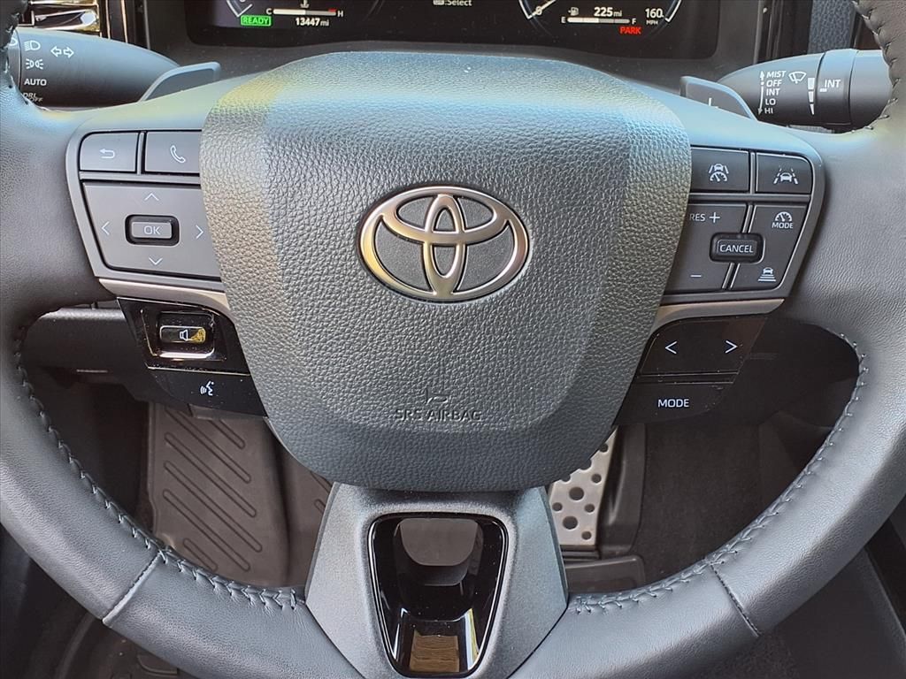 2025 Toyota Camry Hybrid XSE photo 15