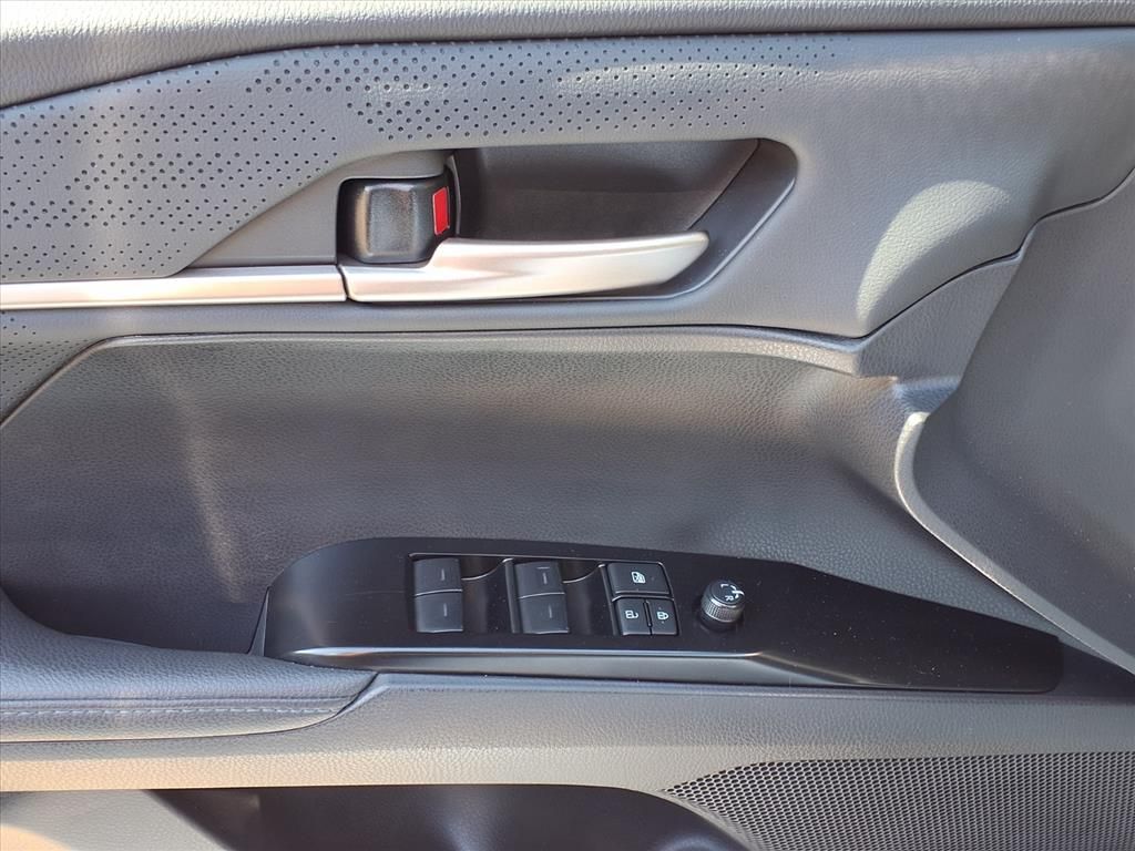 2025 Toyota Camry Hybrid XSE photo 4