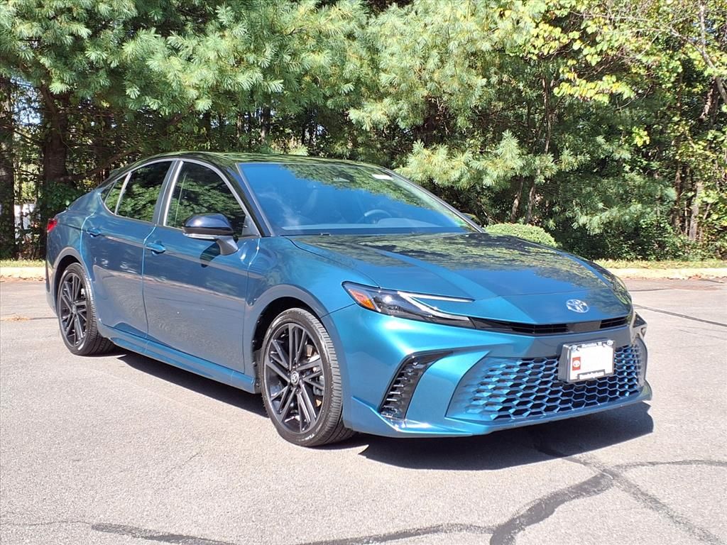 2025 Toyota Camry Hybrid XSE photo 9