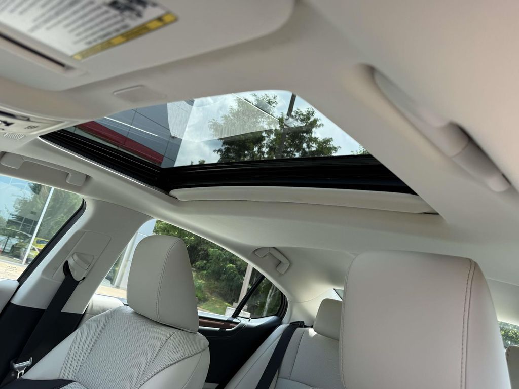 Used 2025 Lexus ES 350 Sedan