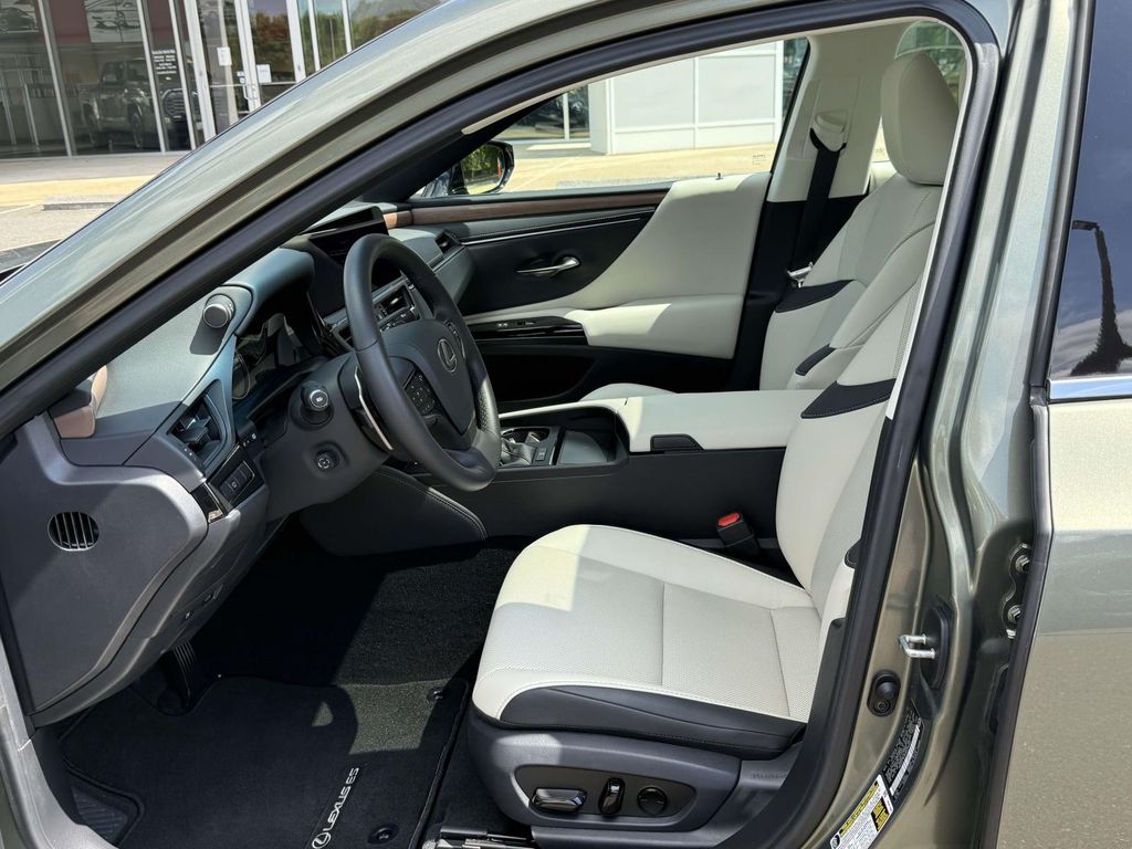 Used 2025 Lexus ES 350 Sedan