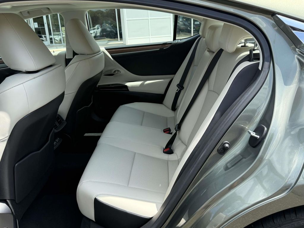 Used 2025 Lexus ES 350 Sedan