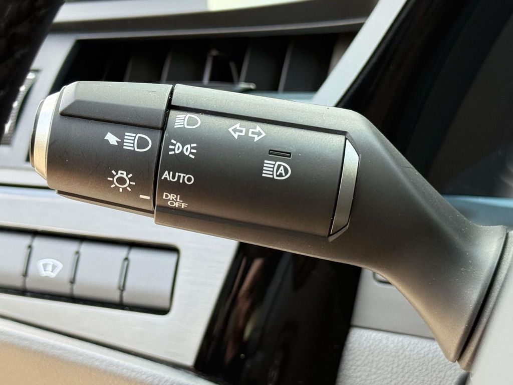 Used 2025 Lexus ES 350 Sedan