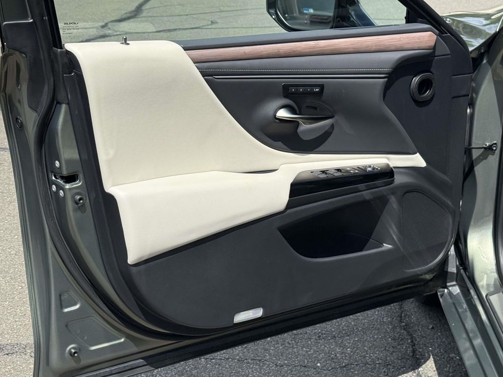 Used 2025 Lexus ES 350 Sedan