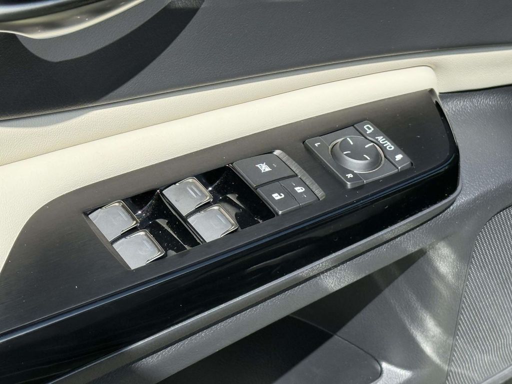 Used 2025 Lexus ES 350 Sedan