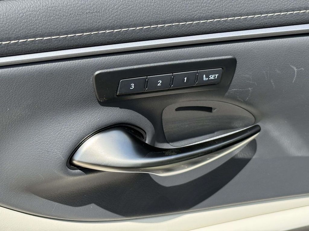 Used 2025 Lexus ES 350 Sedan