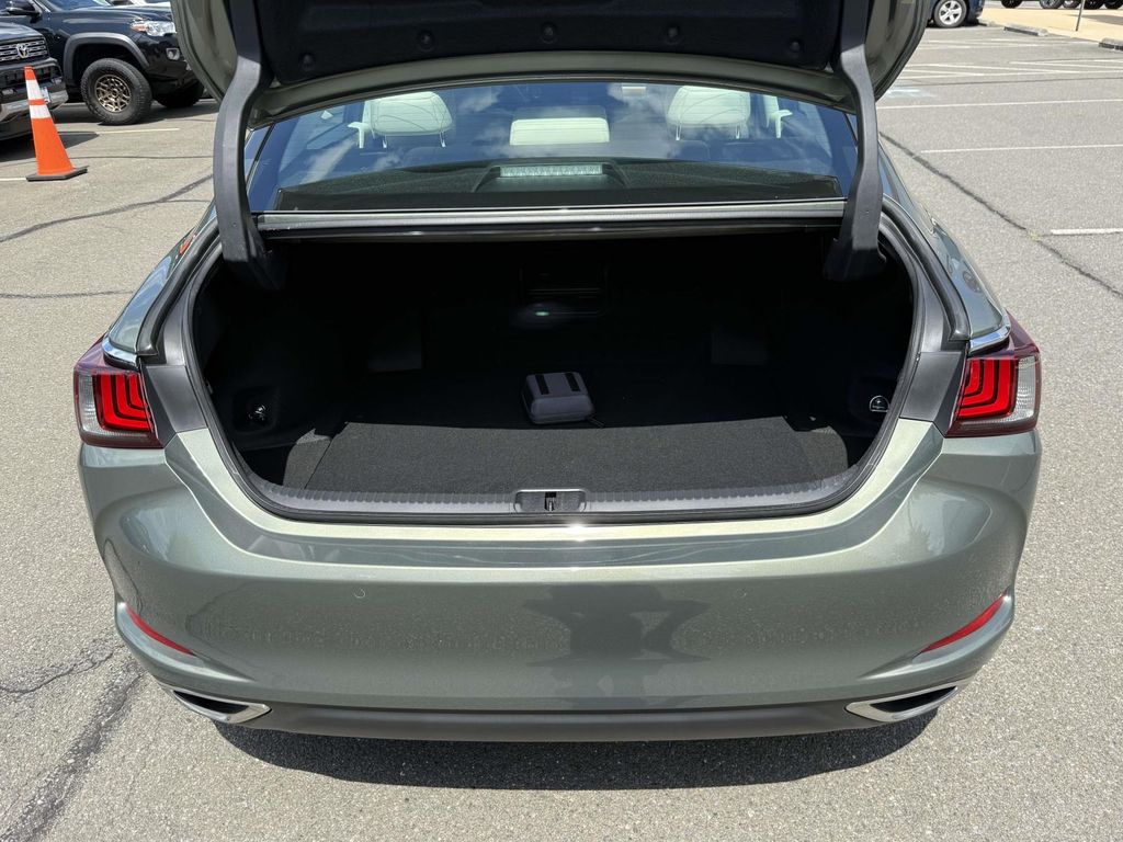 Used 2025 Lexus ES 350 Sedan