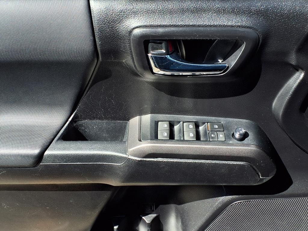 2021 Toyota Tacoma TRD Off-Road photo 4